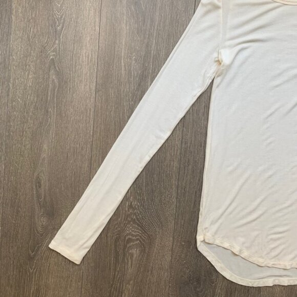 Aritzia Wilfred Top Long Sleeve Crewneck Bodycon Stretch Cream Size XS - Picture 3 of 8